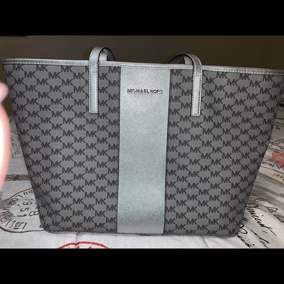 Michael Kors Handbags - Michael Kors Bag